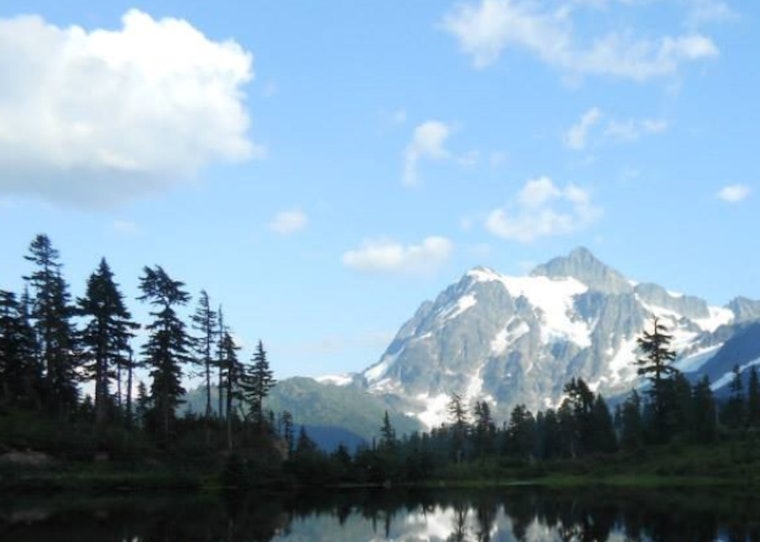 Seattle Embraces the Onset of Autumn with Clear Skies and Crisp Air, Rain Expected to Return