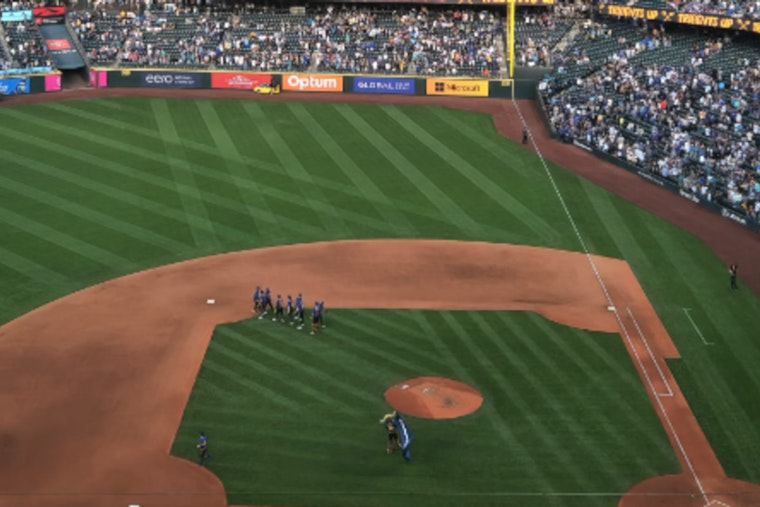Seattle Mariners' Dylan Moore and Cal Raleigh Named Gold Glove Award Finalists