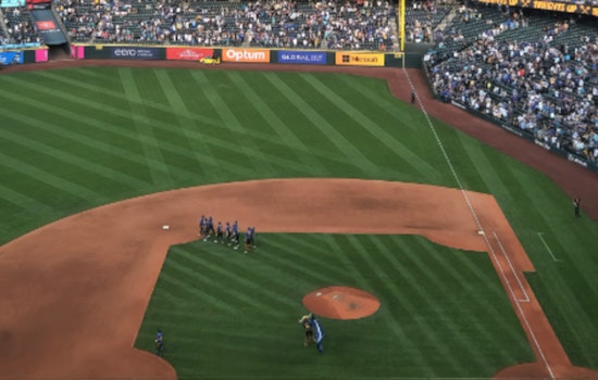 Seattle Mariners' Dylan Moore and Cal Raleigh Named Gold Glove Award Finalists