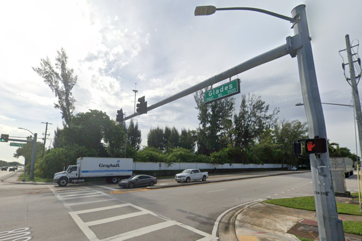 Serious Injury Crash Blocks Major Intersection in Boca Raton, Traffic