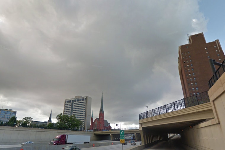 Showers, Strong Winds, and Frost Expected in Milwaukee and Surrounding Areas