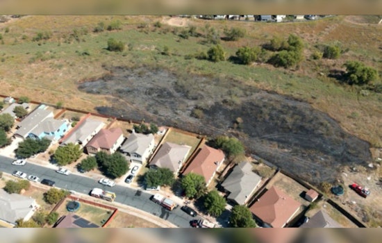 Southeast Austin Residents Safe After Firefighters Quickly Contain Nearby Grass Fire