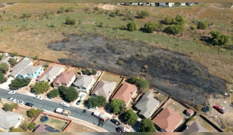 Southeast Austin Residents Safe After Firefighters Quickly Contain Nearby Grass Fire