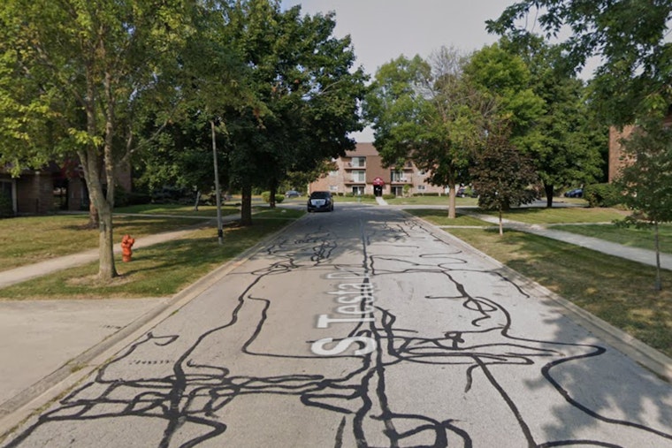 Suspect Detained After 18-Year-Old Shot Near Naperville Apartment, Police Investigating