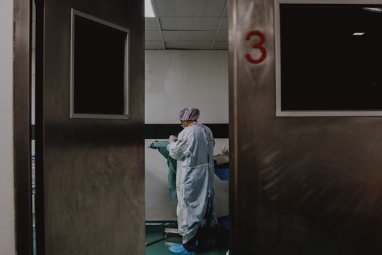 Texas OB/GYNs Consider Exiting Practice Amid Abortion Law Constraints, Survey Reveals