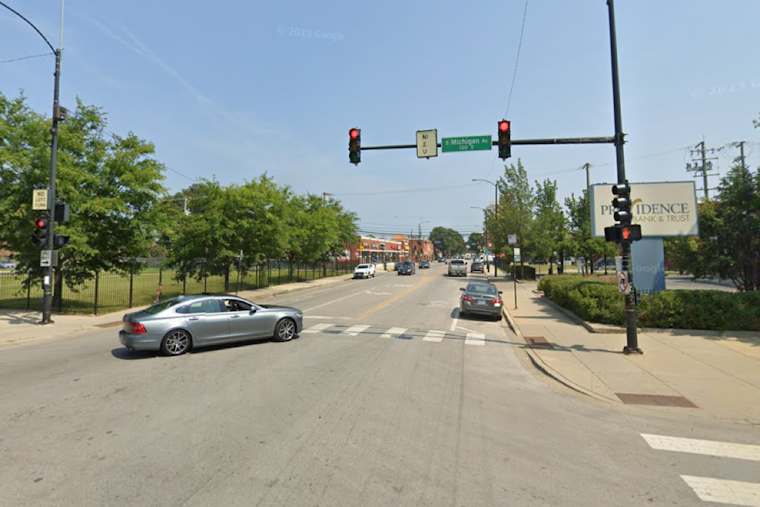 Two Killed in Late-Night Car Collision at Chicago's Bronzeville Intersection