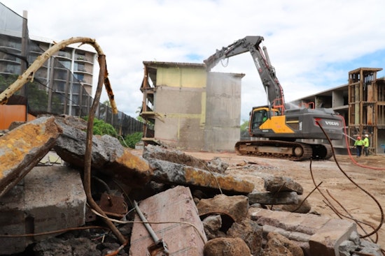 Uncle Billy’s Hilo Bay Hotel Demolition in Progress Amid Delays and Mechanical Issues in Hilo