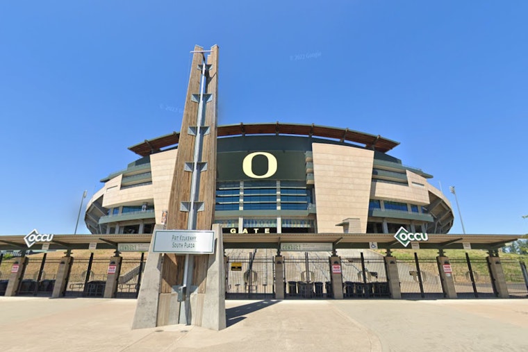 Undefeated Oregon Ducks Gear Up for High-Stakes Battle with Ohio State Buckeyes at Autzen Stadium