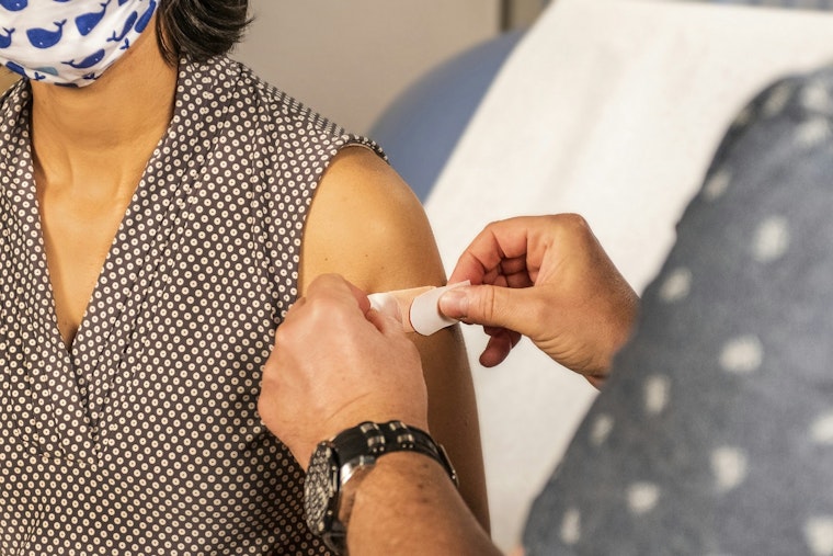 University of Minnesota Expert Emphasizes Importance of Seasonal Vaccinations Amidst COVID-19 Variants