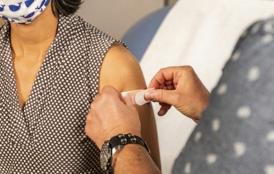 University of Minnesota Expert Emphasizes Importance of Seasonal Vaccinations Amidst COVID-19 Variants