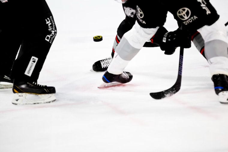 Vegas Golden Knights Triumph with Dominant 8-4 Victory Over Colorado Avalanche in Season Opener