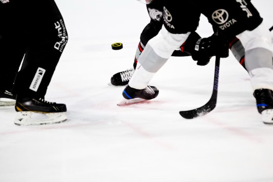 Vegas Golden Knights Triumph with Dominant 8-4 Victory Over Colorado Avalanche in Season Opener