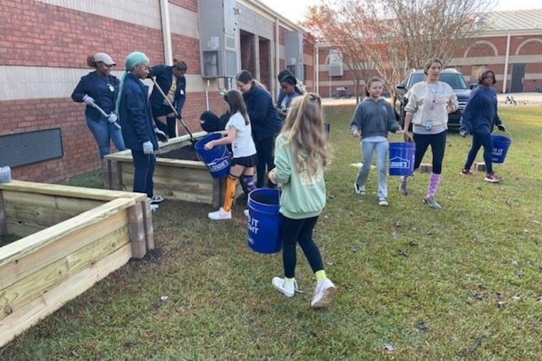 Yamaha Volunteers and Newnan Students Join Forces to Cultivate Educational Garden Beds at White Oak Elementary