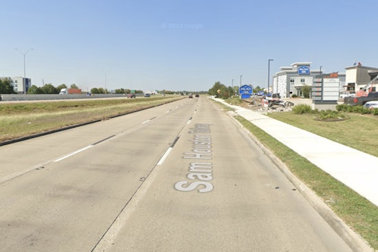 25-Year-Old Woman Fatally Struck by Vehicle on East Sam Houston Parkway, Houston Police Investigate the Incident