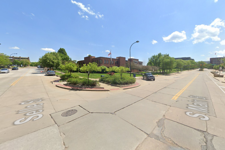 Akron Motorcyclist in Serious Condition After Crash on South Main Street
