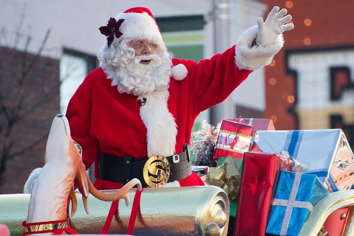 Akron Ushers in Holidays with Santa Parade and Unveils