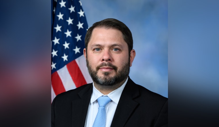 Arizona Senate Hopefuls Gallego and Lake Rally Voters as High-Stakes Election Nears