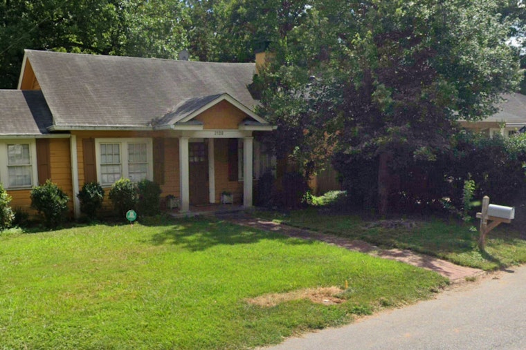 Atlanta Elderly Man Stabbed in Suspected Domestic Incident, 19-Year-Old Arrested