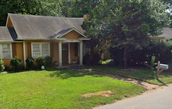 Atlanta Elderly Man Stabbed in Suspected Domestic Incident, 19-Year-Old Arrested