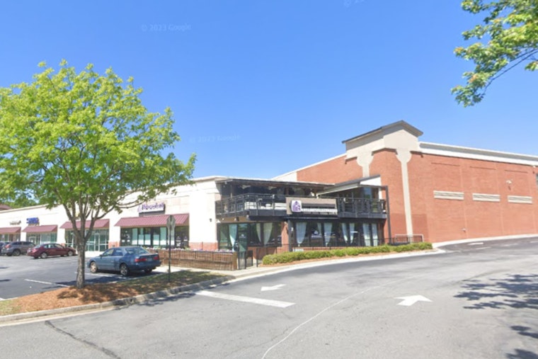 Car Plunges Into Gwinnett County’s Fresca Trattoria as Lilburn Eatery Remains Open Despite Incident