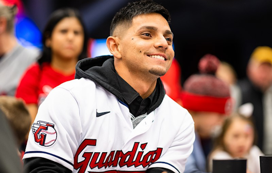 Cleveland Guardians' Giménez and Kwan Strike Gold, Clinch Rawlings Awards for Third Year Running