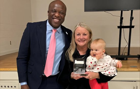 Colorado Springs Mayor Yemi Mobolade Honors United Way's Cindy Aubrey with Inspirational Leader Award