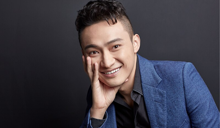 Crypto Entrepreneur Justin Sun Eats $6.2 Million 'Comedian' Banana Artwork in Hong Kong