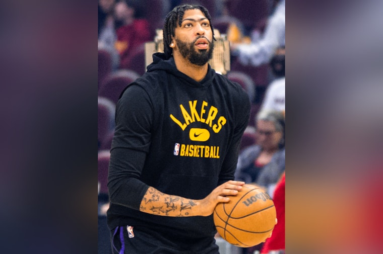 Davis Dominates with 31 Points to Elevate Lakers Over Pelicans, L.A. Secures Fifth Straight Win