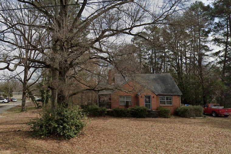 Firefighter Sustains Ankle Injury While Battling East Charlotte House Fire as Cause Remains Under Investigation