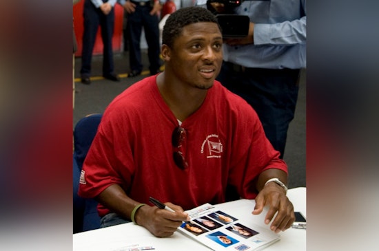Former Atlanta Falcon Warrick Dunn Gifts New Homes to Single Mothers in Clayton County