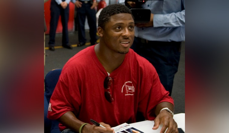 Former Atlanta Falcon Warrick Dunn Gifts New Homes to Single Mothers in Clayton County