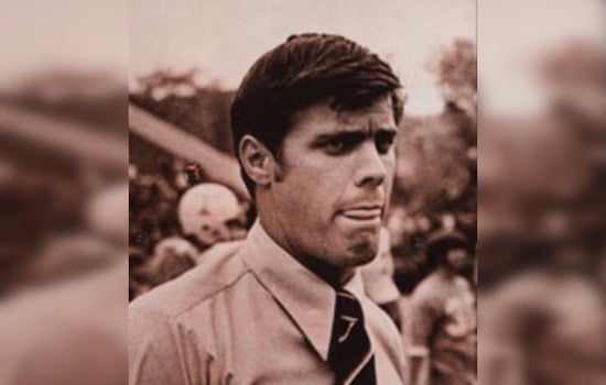 Former University of Tennessee Football Coach Bill Battle Dies at 82, Leaving Legacy in College Sports