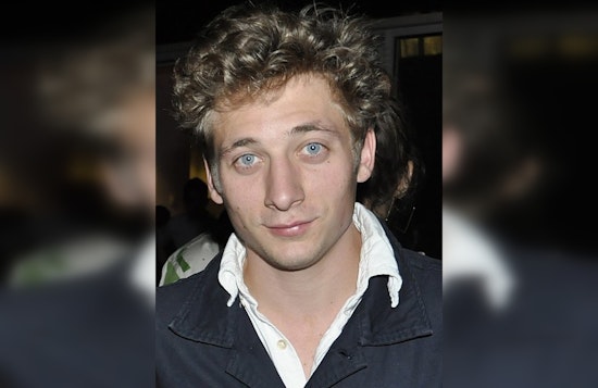 From Glenview Therapist to Celebrity Double, Local Wins Jeremy Allen White Lookalike Contest in Chicago