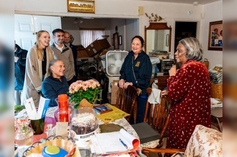 Governor Greg Abbott and First Lady Serve Meals on Wheels in Austin on Thanksgiving