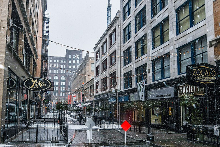Great Lakes Brace for Prolonged Lake-Effect Snowfall, Cleveland Area Under Snow Warning