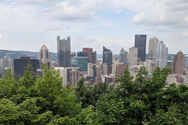Grey Skies Persist in Pittsburgh, Light Rain and Drizzle Dominate the Forecast