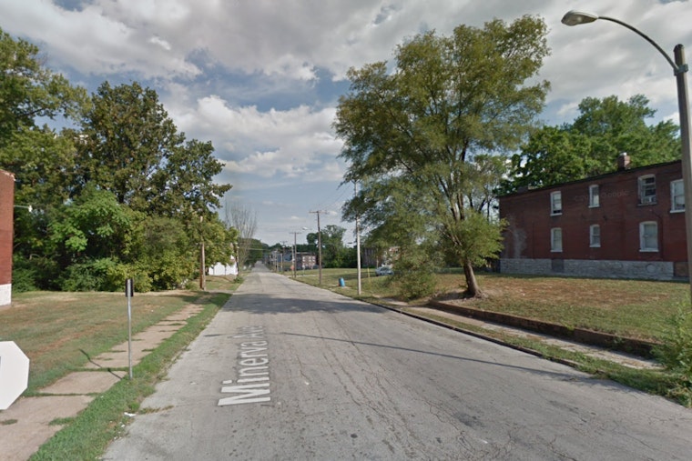 Hamilton Heights Carjacking: St. Louis Man Robbed at Gunpoint by Acquaintance; Police Seek Tips