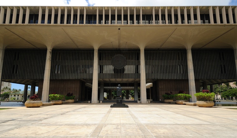 Hawaii Governor Declares State Executive Offices Closed on Black Friday to Celebrate Holidays
