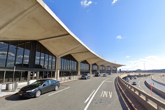Holiday Travel Chaos, Newark Airport Hit by Extensive Delays as Thanksgiving Rush Peaks