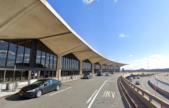 Holiday Travel Chaos, Newark Airport Hit by Extensive Delays as Thanksgiving Rush Peaks