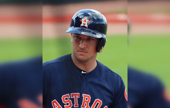 Houston Astros' Alex Bregman Clinches First Gold Glove Award, Eyeing Platinum Amid Free Agency