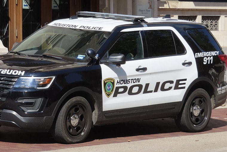 Houston Police Investigate Fatal Shooting on Highway 288, One Detained at Scene