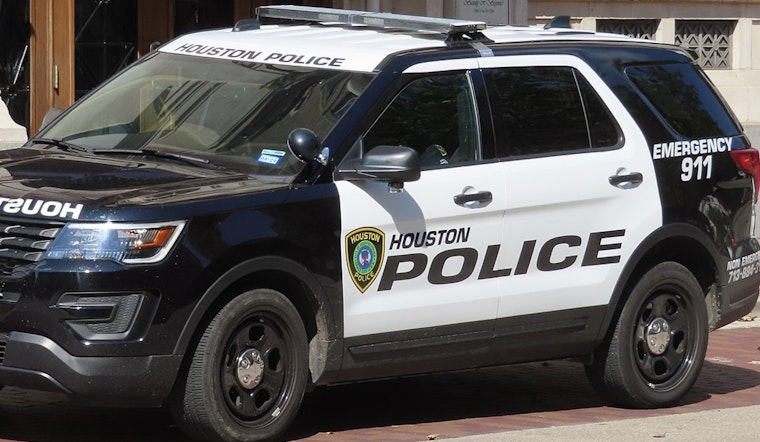 Houston Police Investigate Fatal Shooting on Highway 288, One Detained at Scene