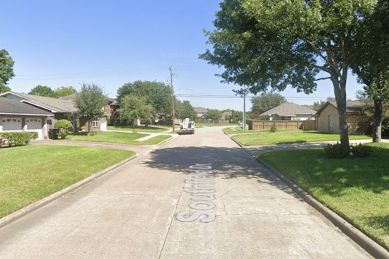 Houston Police Pursue Gunman in Southwest Neighborhood Homicide on Southfield Drive