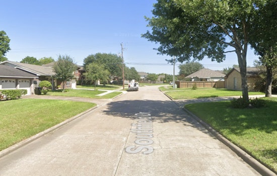 Houston Police Pursue Gunman in Southwest Neighborhood Homicide on Southfield Drive