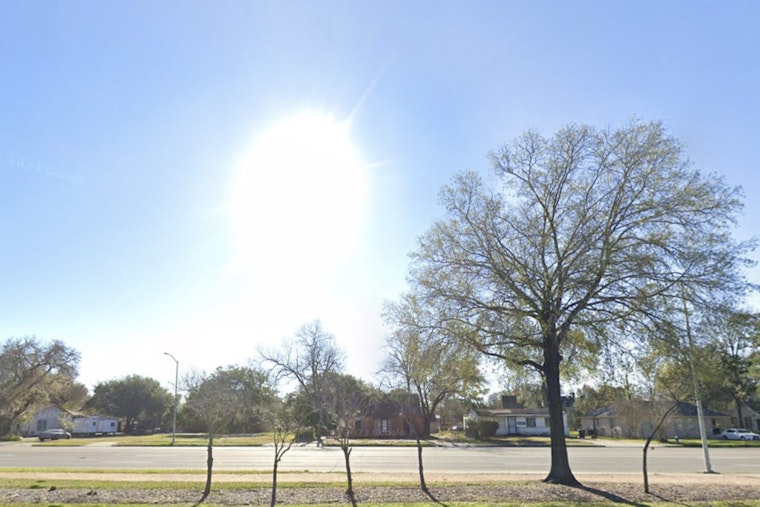 Houstonians Welcome Cooler Weather as Thanksgiving Cold Front Moves In, Rain Expected Later