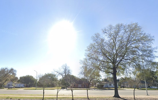 Houstonians Welcome Cooler Weather as Thanksgiving Cold Front Moves In, Rain Expected Later