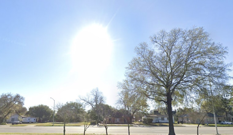 Houstonians Welcome Cooler Weather as Thanksgiving Cold Front Moves In, Rain Expected Later