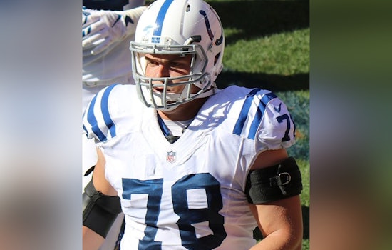 Indianapolis Colts Center Ryan Kelly on Injured Reserve, Rookie Bortolini to Step Up Amidst Offensive Line Challenges