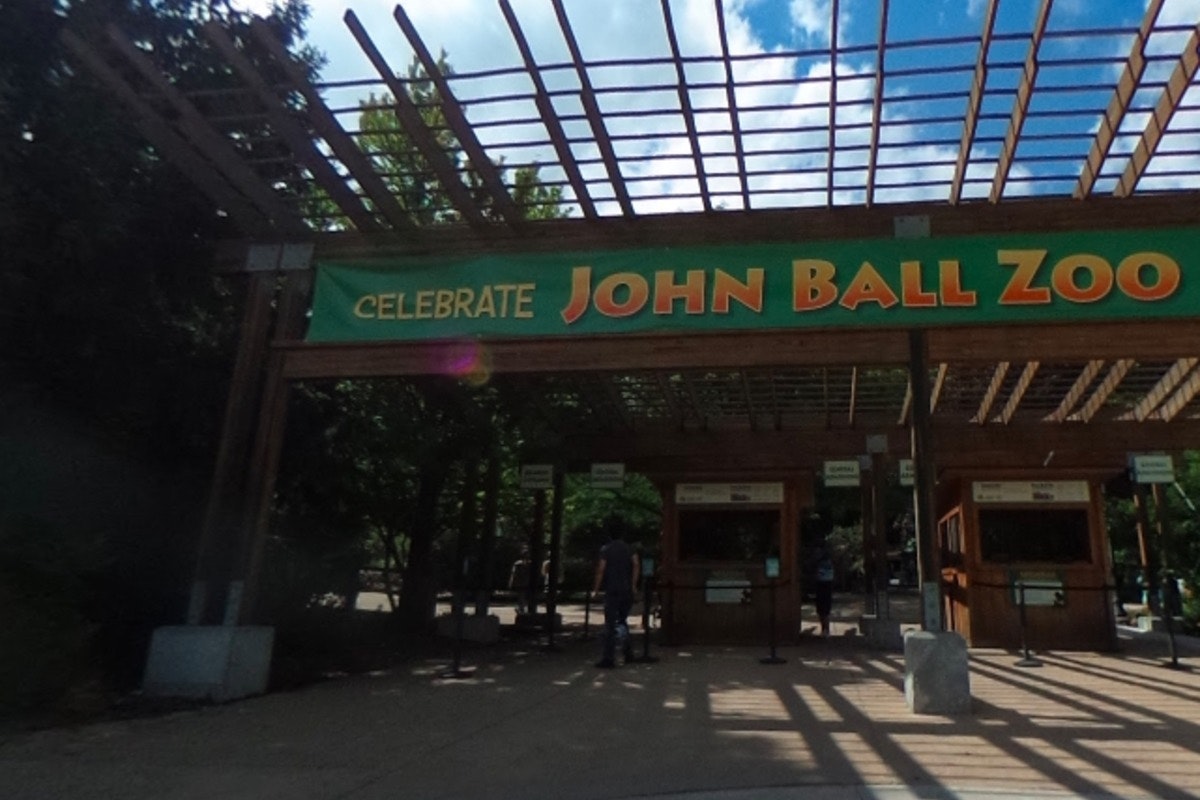 John Ball Zoo in Grand Rapids Breaks Attendance Records, Draws 800,000 Visitors Preparing for Season Finale